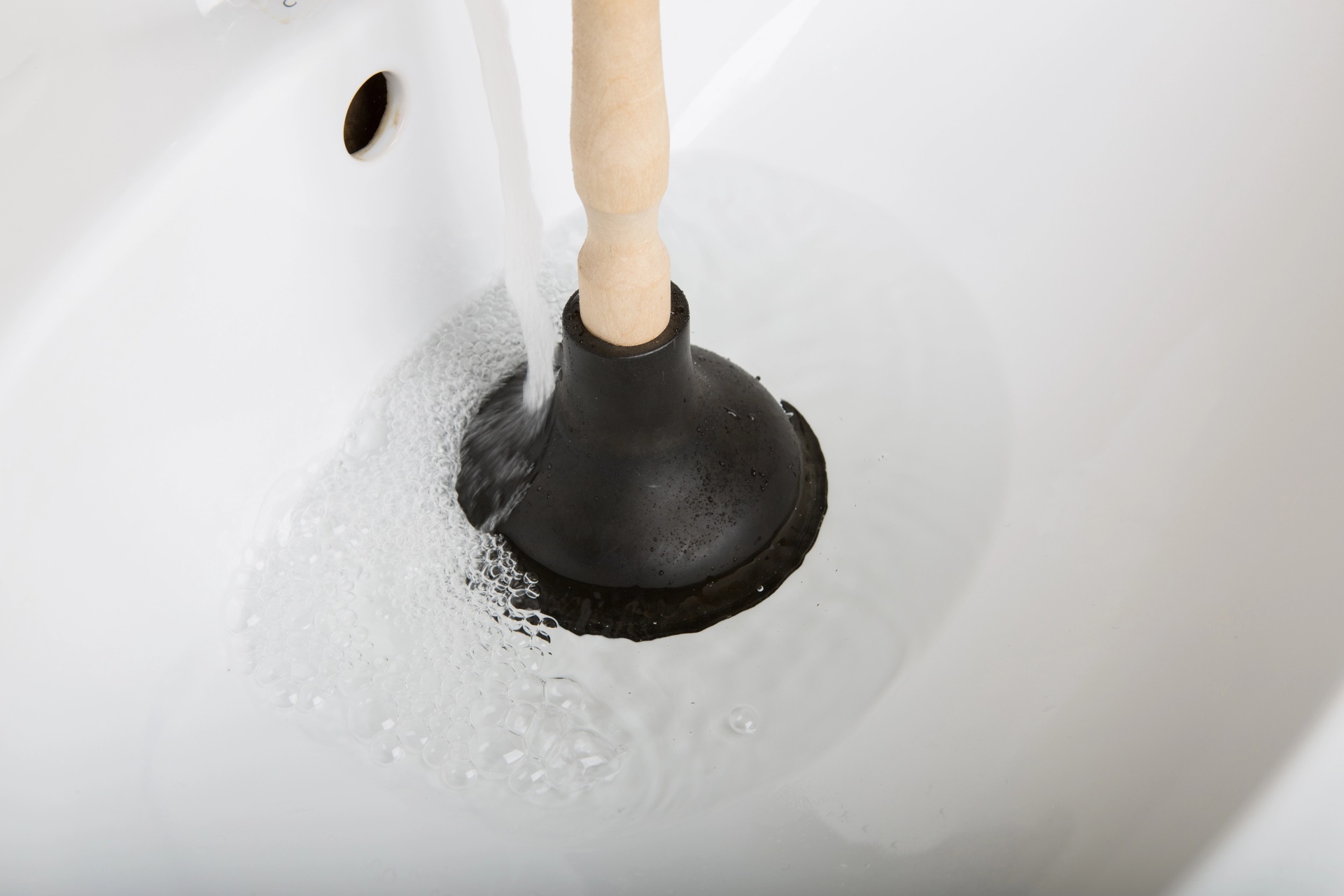 Suction and clogging of the sink